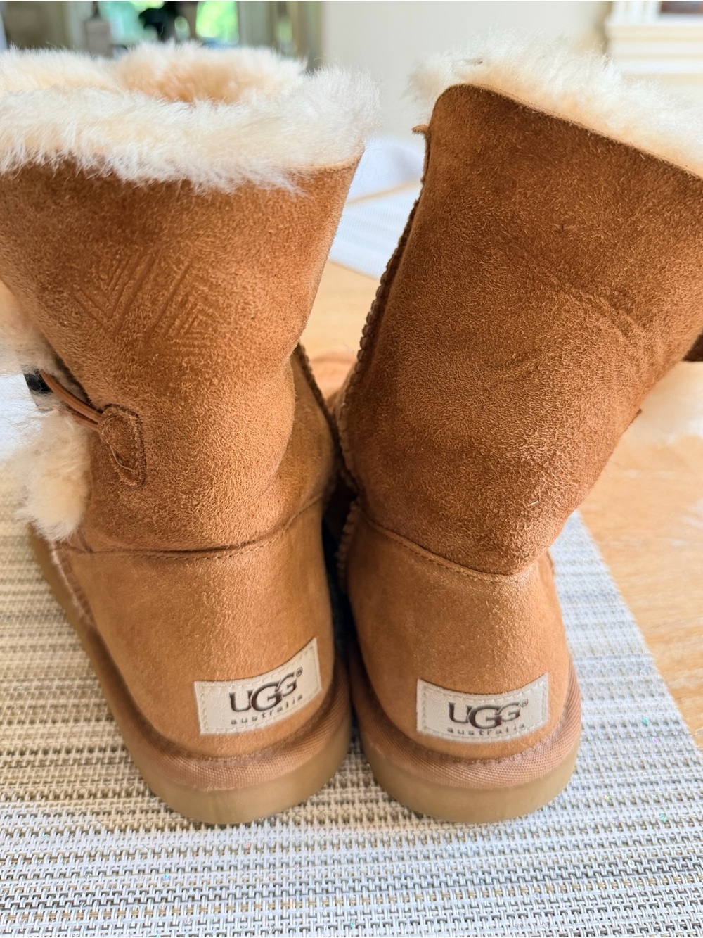 UGG Women's Short Shearling Boots - Chestnut Brown